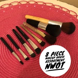 NEW 8 Piece Assorted Makeup Brushes